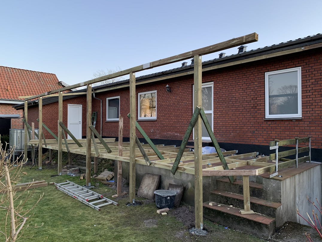 36 kvm. terrasse med jerngelænder 36 kvm. terrasse med jerngelænder